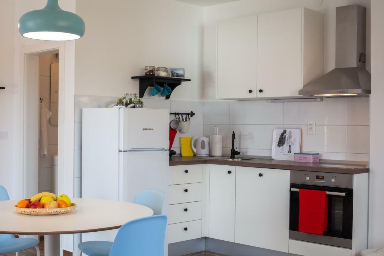 Kvasina Apartments Zadvarje 外观 照片