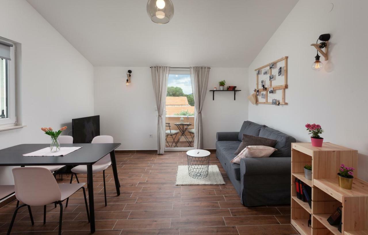 Kvasina Apartments Zadvarje 外观 照片