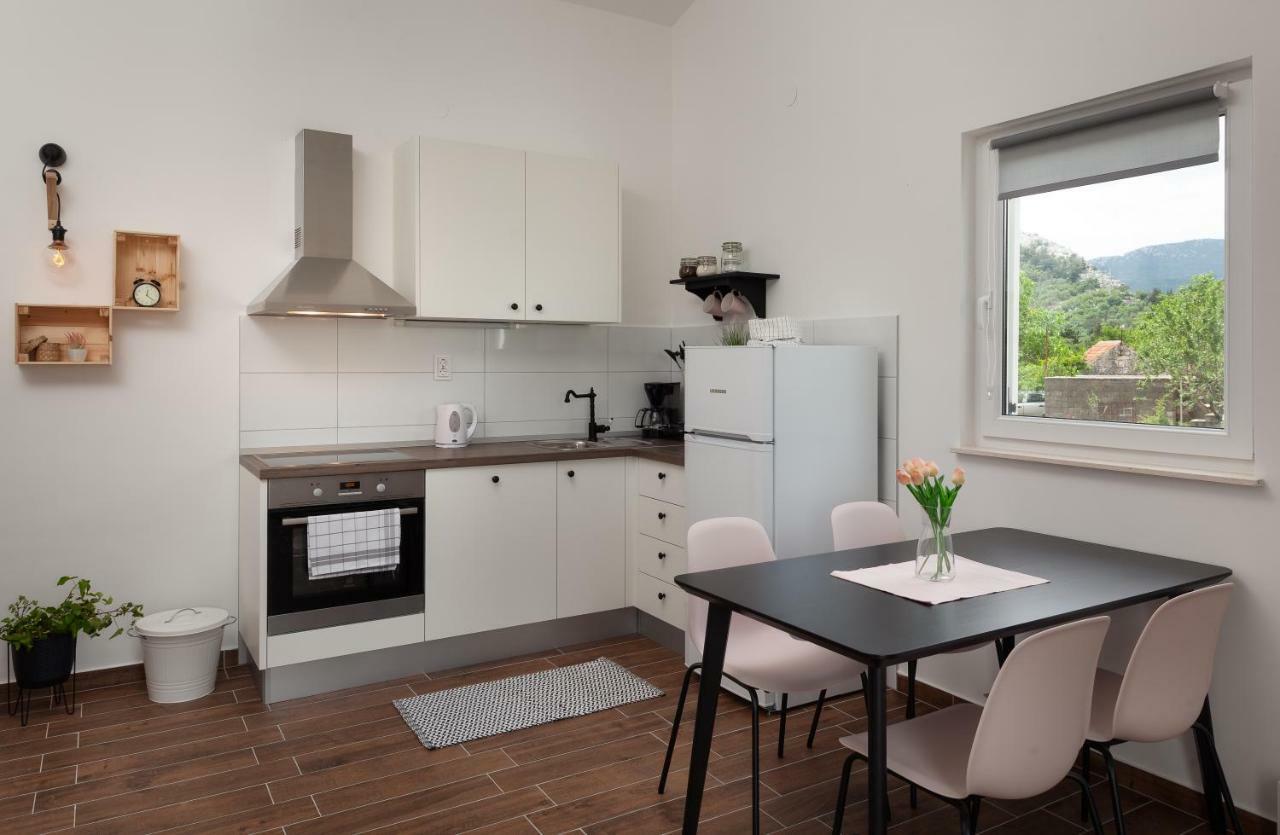 Kvasina Apartments Zadvarje 外观 照片