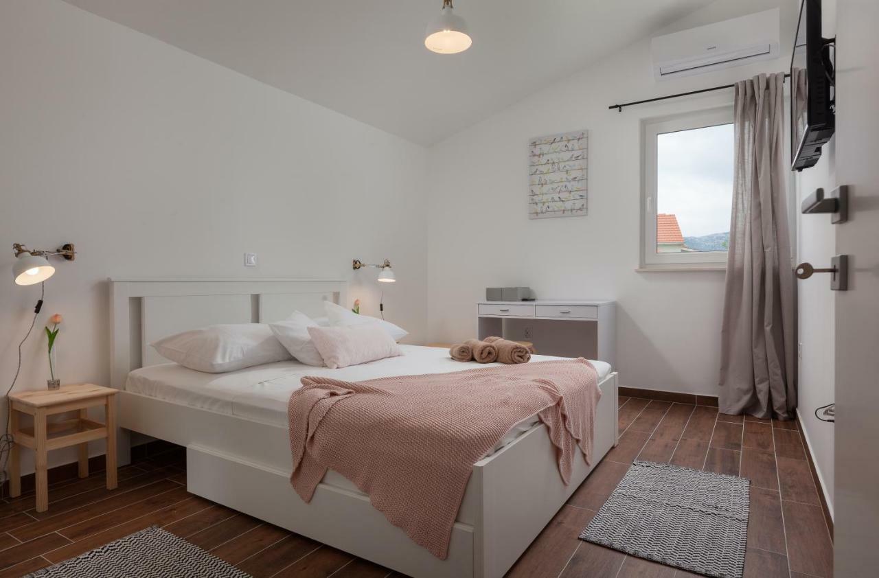 Kvasina Apartments Zadvarje 外观 照片