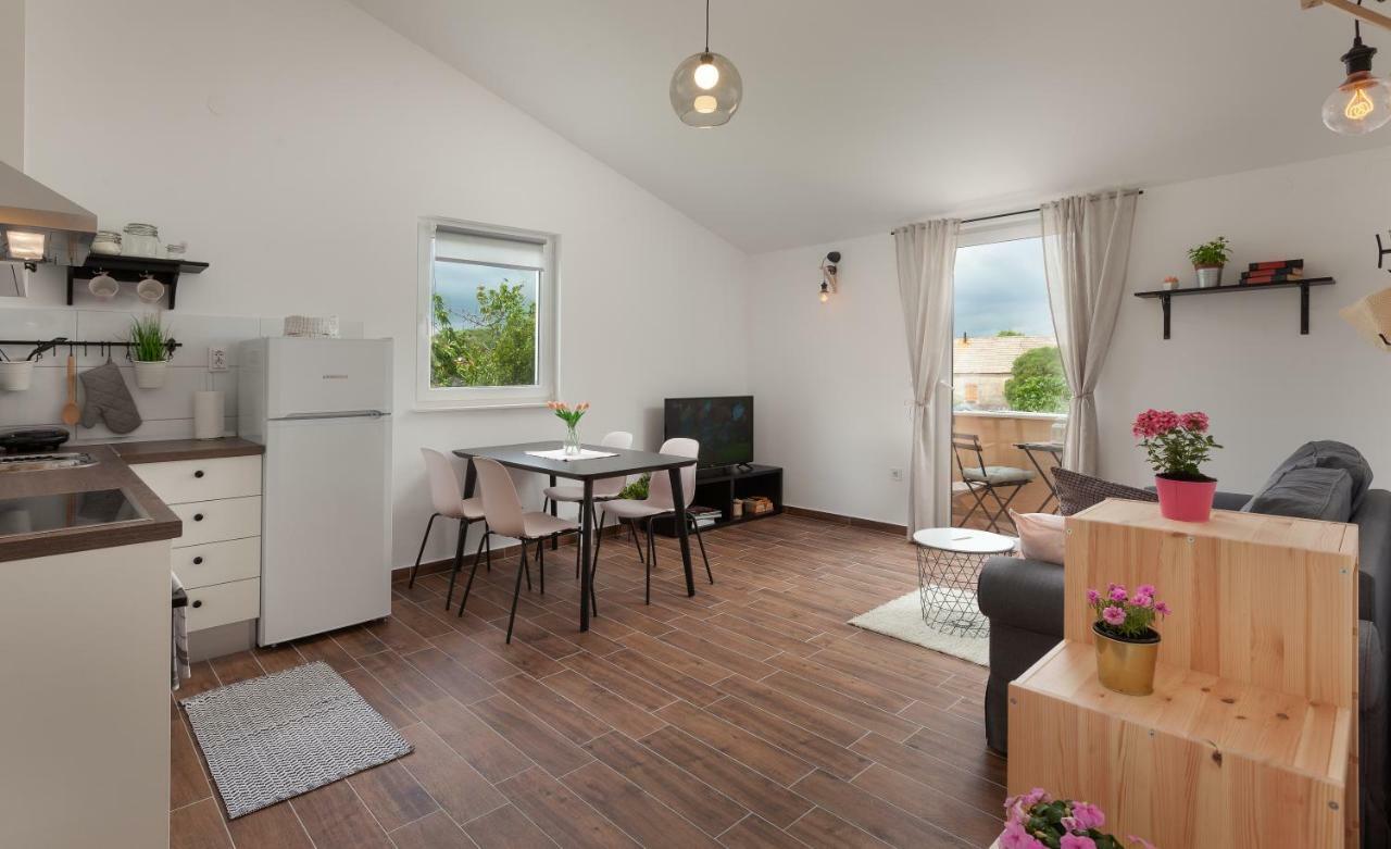 Kvasina Apartments Zadvarje 外观 照片