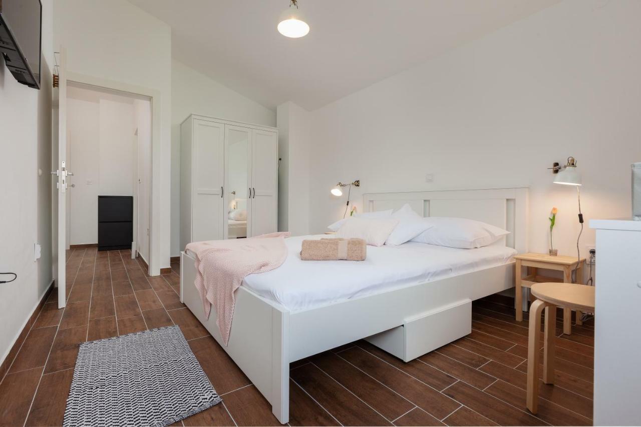 Kvasina Apartments Zadvarje 外观 照片